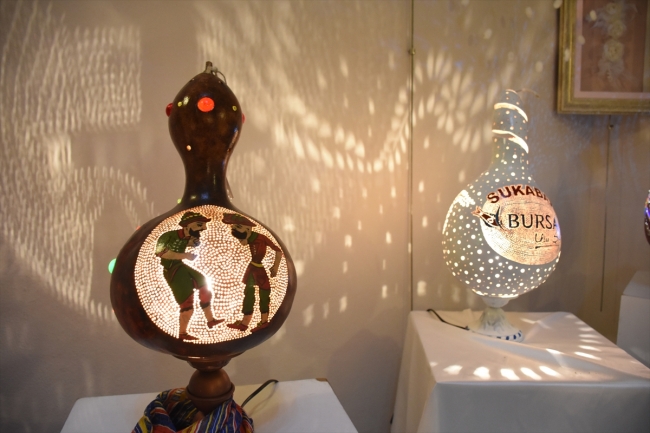 Bursa'da iki kardeş su kabağını gelir kapısına çevirdi